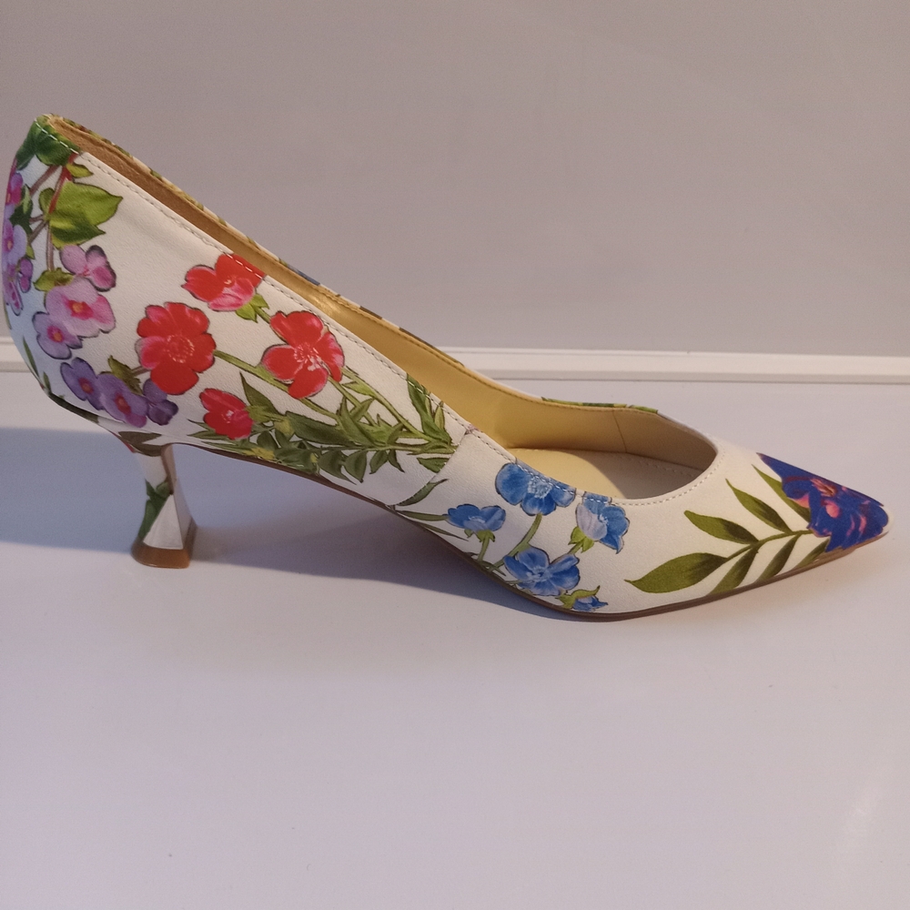 Nine West Ariella 2 pump in the Blue Bouquet Floral Multi color‎ Size 6